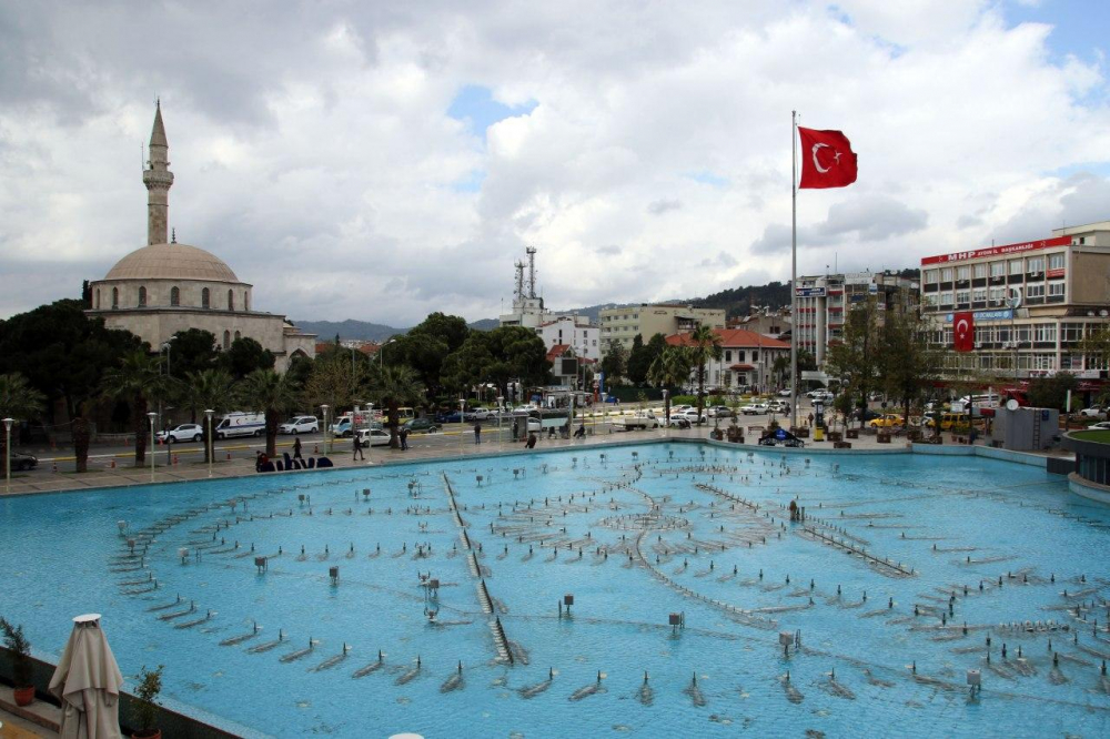 Türkiye 'evde kal' çağrısına uydu, meydanlar bomboş kaldı 2