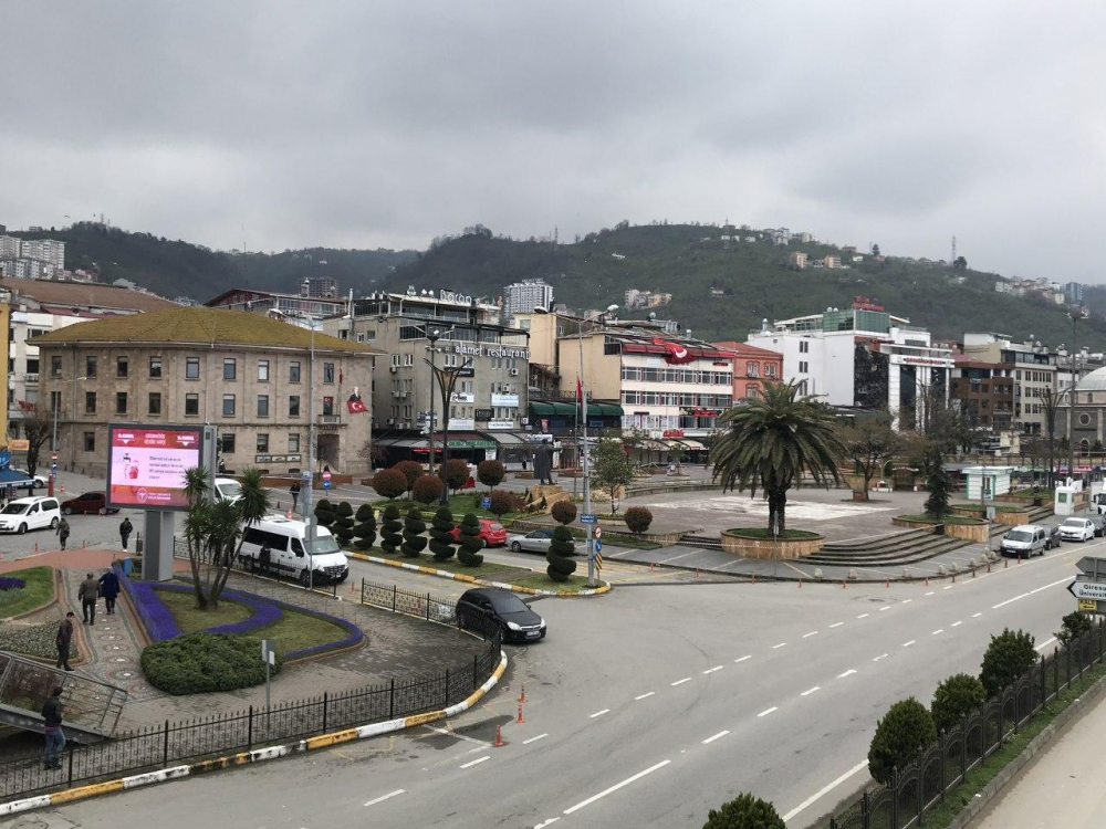 Türkiye 'evde kal' çağrısına uydu, meydanlar bomboş kaldı 5