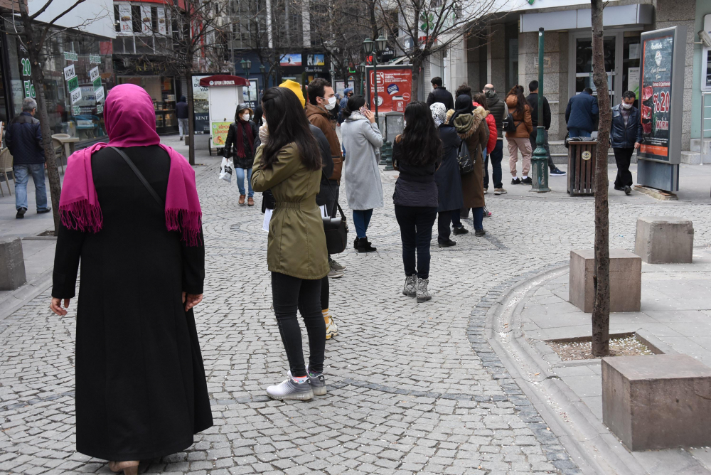 Eskişehir'de pes dedirten görüntüler! Sokaklar dolup taştı 11