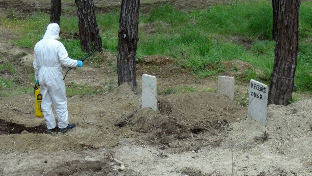 Antalya'da Kovid-19'dan ölen kişi böyle toprağa verildi 5