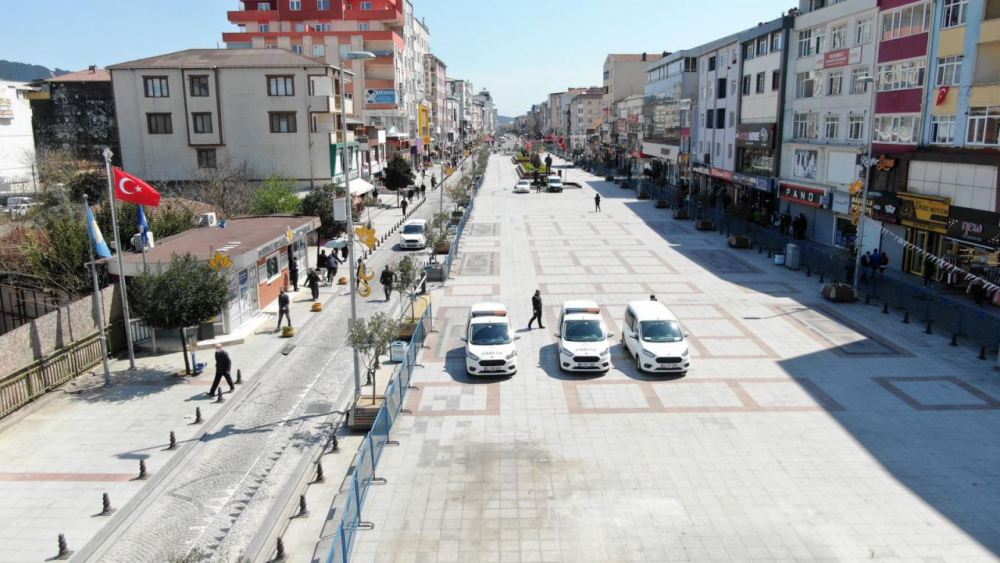 İstanbul'da koronavirüs önlemleri kapsamında yaya trafiğine kapanan cadde ve meydanlar 5