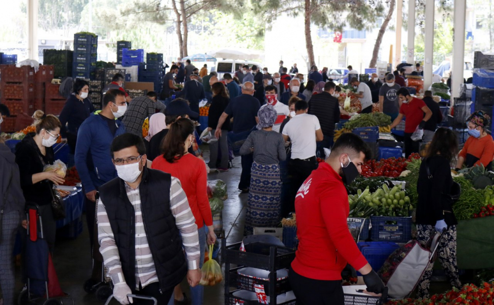 Sokağa çıkma yasağı bitti! Sosyal mesafe hiçe sayıldı 5