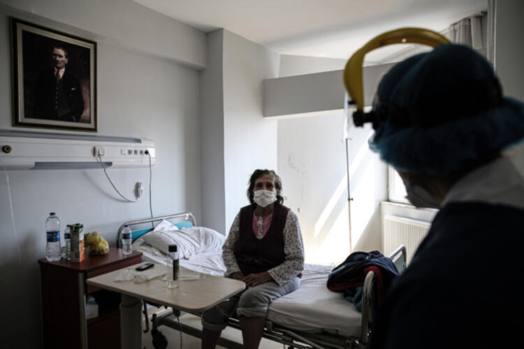 Türk doktorların geliştirdiği yeni tedaviyle koronavirüs hasta sayısı yarıya düştü 3