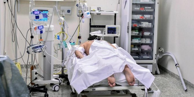 Kovid-19 hastaları neden yüzüstü yatırılıyor? Uzmanlar sebebini açıkladı 8