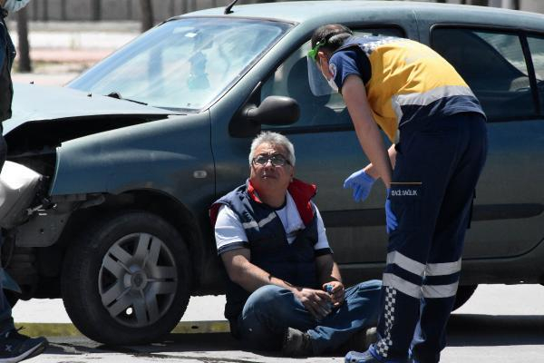 Konya'da iki araç birbirine girdi! Kazadan sağ kurtulan sürücü 'nasıl oldu bilmiyorum' dedi 1
