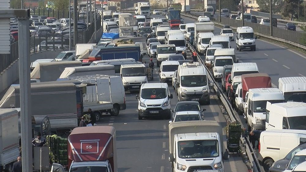 Kısıtlamanın sona ermesiyle İstanbullular mesaiye başladı! İstanbul trafiği alışılmış haline geri döndü 11