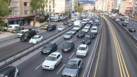 Kısıtlamanın sona ermesiyle İstanbullular mesaiye başladı! İstanbul trafiği alışılmış haline geri döndü 12