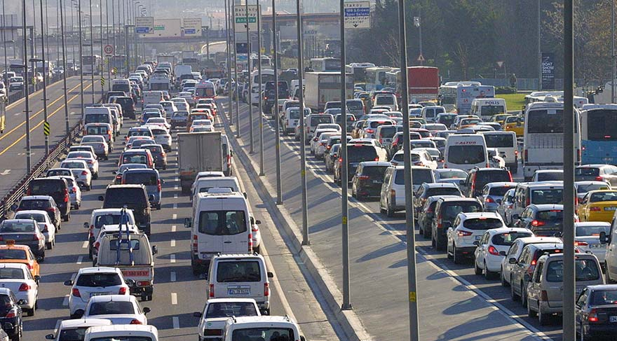 Kısıtlamanın sona ermesiyle İstanbullular mesaiye başladı! İstanbul trafiği alışılmış haline geri döndü 15