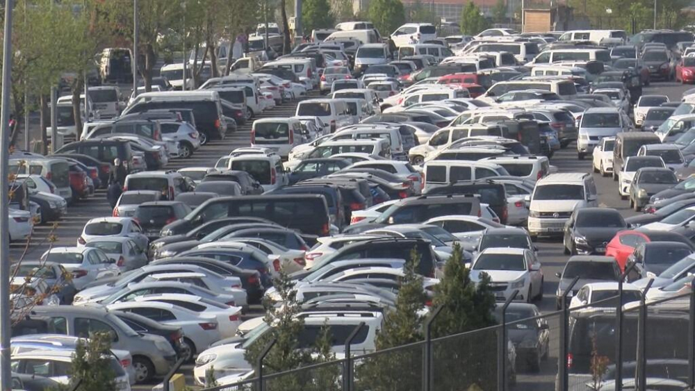 Kısıtlamanın sona ermesiyle İstanbullular mesaiye başladı! İstanbul trafiği alışılmış haline geri döndü 3