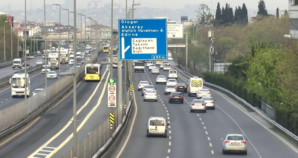 Kısıtlamanın sona ermesiyle İstanbullular mesaiye başladı! İstanbul trafiği alışılmış haline geri döndü 9