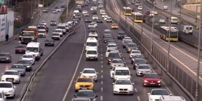 Kısıtlamanın sona ermesiyle İstanbullular mesaiye başladı! İstanbul trafiği alışılmış haline geri döndü