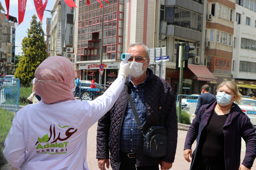 Yasağın bitmesinin ardından vatandaşlar çarşı ve meydanlara akın etti 9