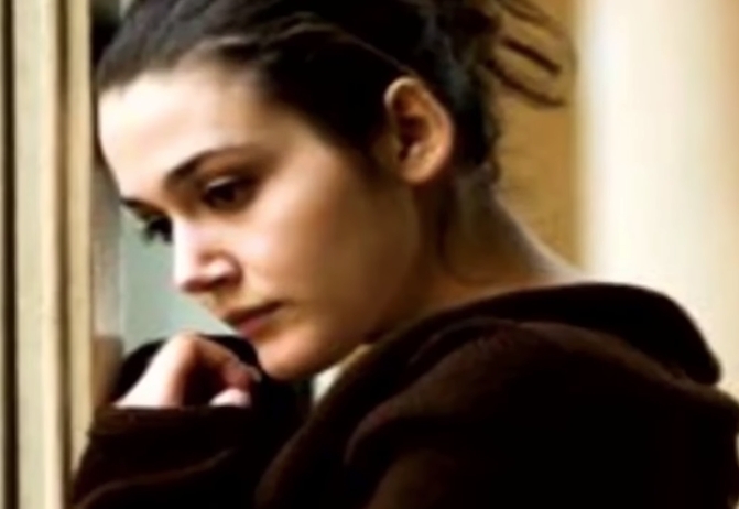 Yatak odasına gizli kamera koydu gördükleri karşısında şok oldu 5