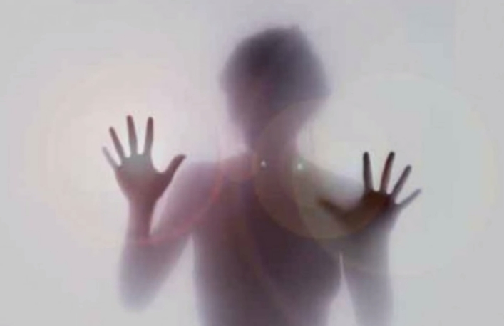 Yatak odasına gizli kamera koydu gördükleri karşısında şok oldu 6