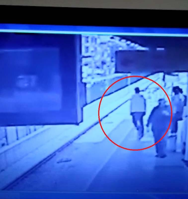 Metro istasyonunda bayılan talihsiz genç raylara düştü! 1
