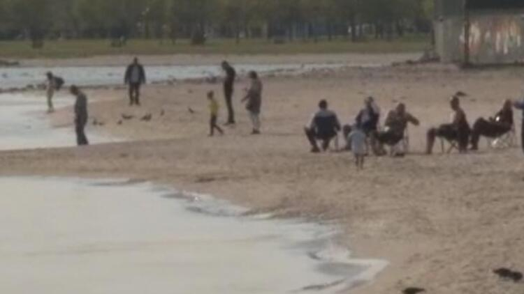 Kısıtlamanın sona ermesiyle İstanbul'da sahiller doldu! İzmir'de yasak dinlemeyip denize girdiler 2