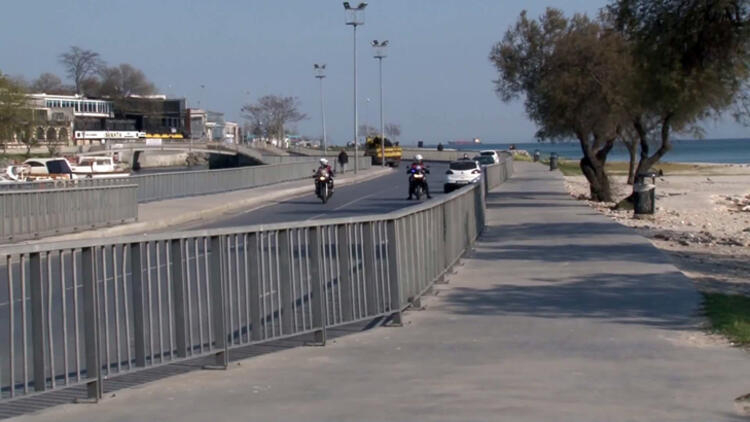 Kısıtlamanın sona ermesiyle İstanbul'da sahiller doldu! İzmir'de yasak dinlemeyip denize girdiler 8