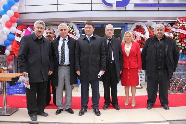 Yeni İstanbul Marketi'nin Açılışı Gerçekleşti 12