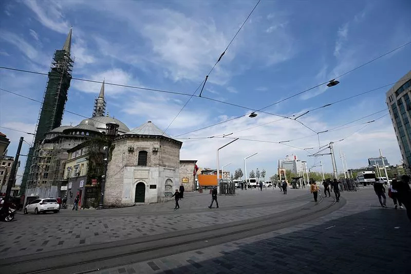 İstanbul'un tarihi mekanları koronavirüs sessizliğine büründü 1