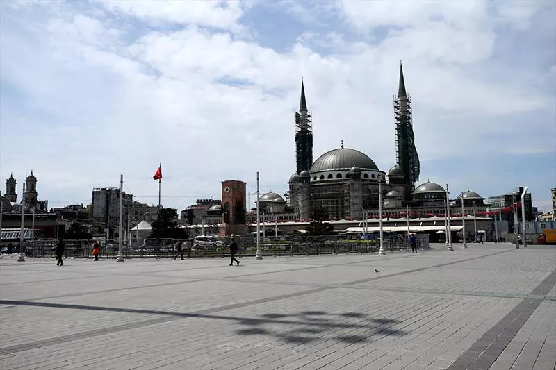 İstanbul'un tarihi mekanları koronavirüs sessizliğine büründü 16