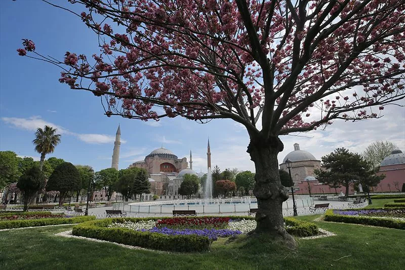 İstanbul'un tarihi mekanları koronavirüs sessizliğine büründü 21