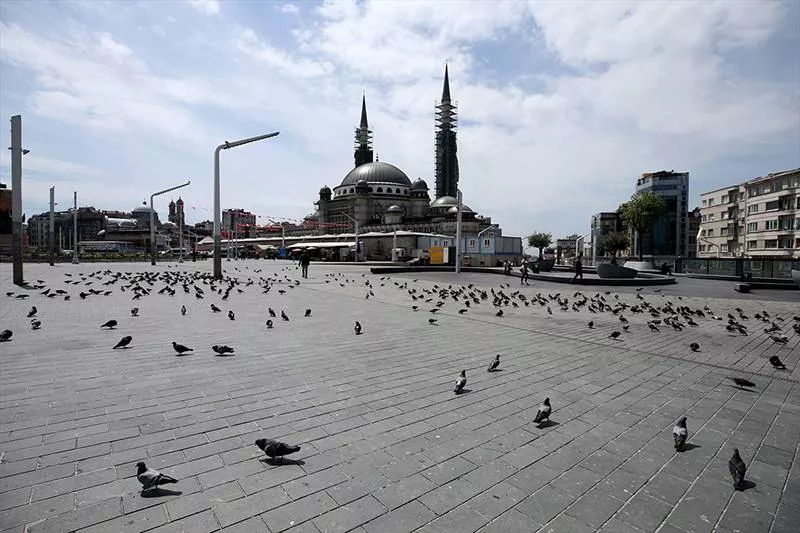 İstanbul'un tarihi mekanları koronavirüs sessizliğine büründü 26