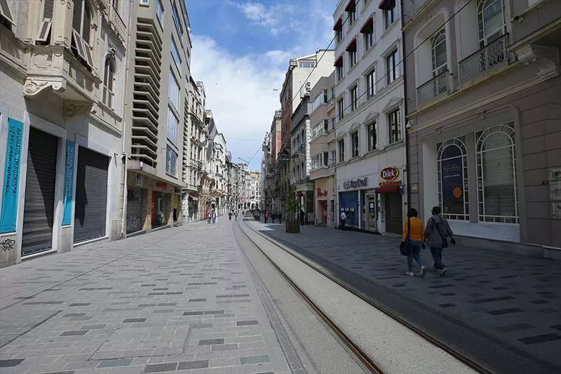 İstanbul'un tarihi mekanları koronavirüs sessizliğine büründü 7