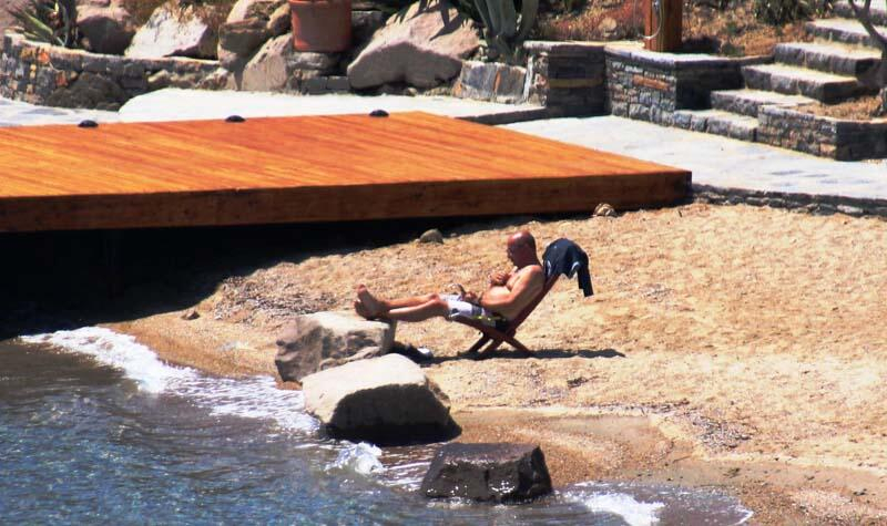 Bodrum'da vatandaşlar yasağa aldırış etmeden denize girip güneşlendi 1