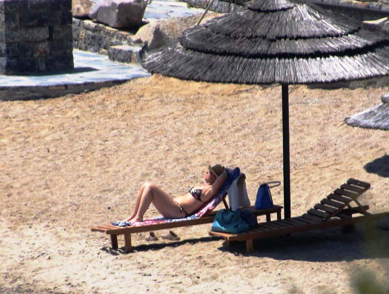 Bodrum'da vatandaşlar yasağa aldırış etmeden denize girip güneşlendi 4