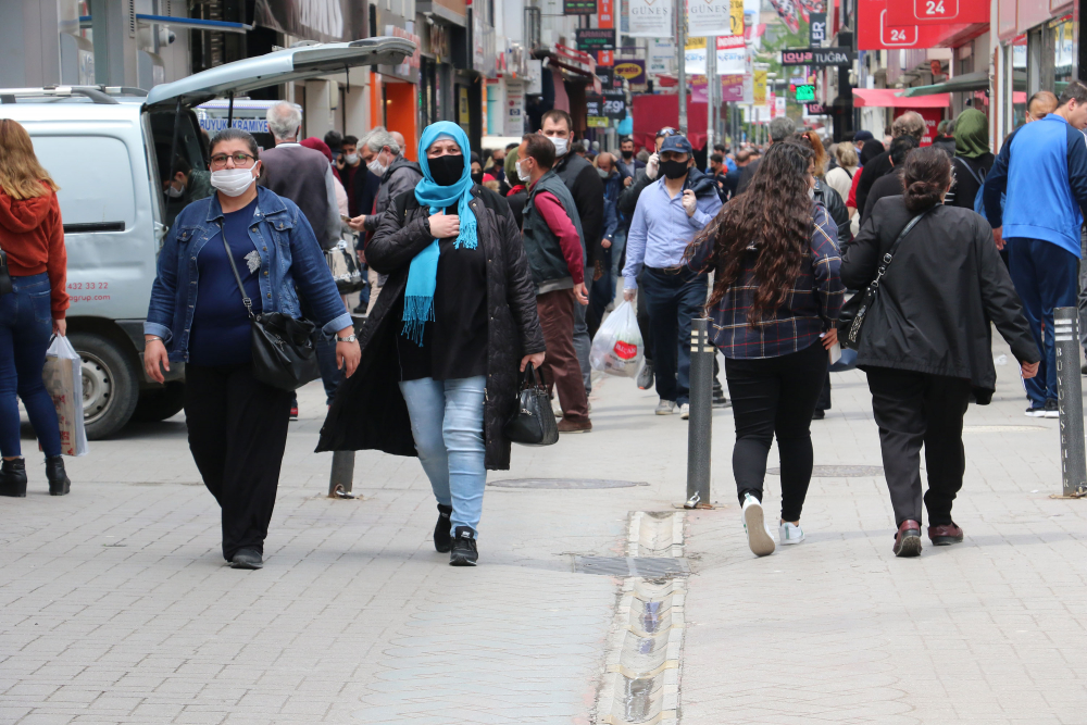 Samsun'da sokağa çıkma kısıtlamasının ardından yoğunluk 3