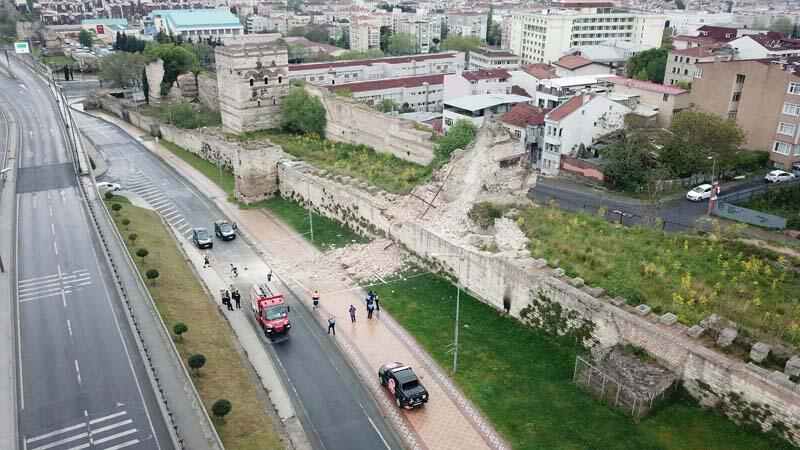 İstanbul'un tarihi surlarında yıkılma tehlikesi 5