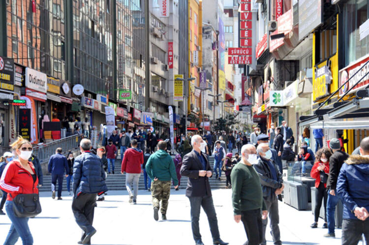 İstanbul'da yoğunluk her geçen gün artıyor! Salgın ciddiye alınmıyor 6