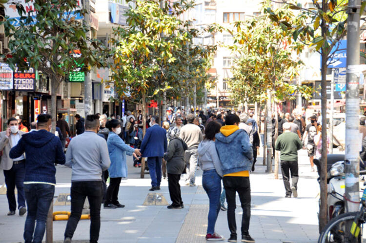 İstanbul'da yoğunluk her geçen gün artıyor! Salgın ciddiye alınmıyor 7