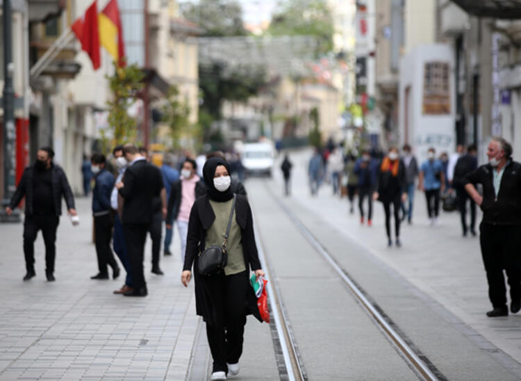 Taksim ve çevresinde tüm kurallara rağmen... Salgını ciddiye almıyoruz! 2