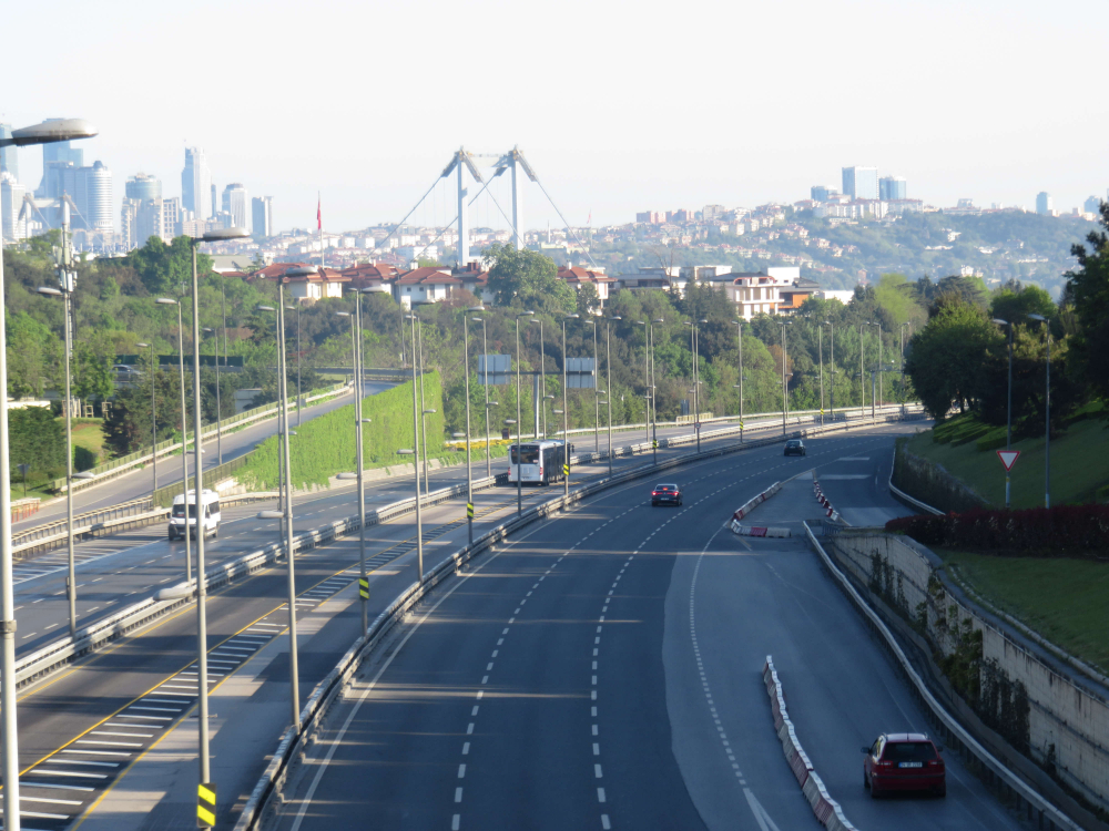 Sokağa çıkma kısıtlamasında yollar boş kaldı 1