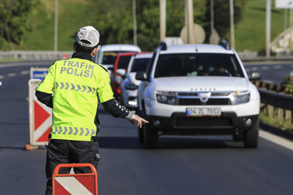 Sokağa çıkma kısıtlamasında yollar boş kaldı 11