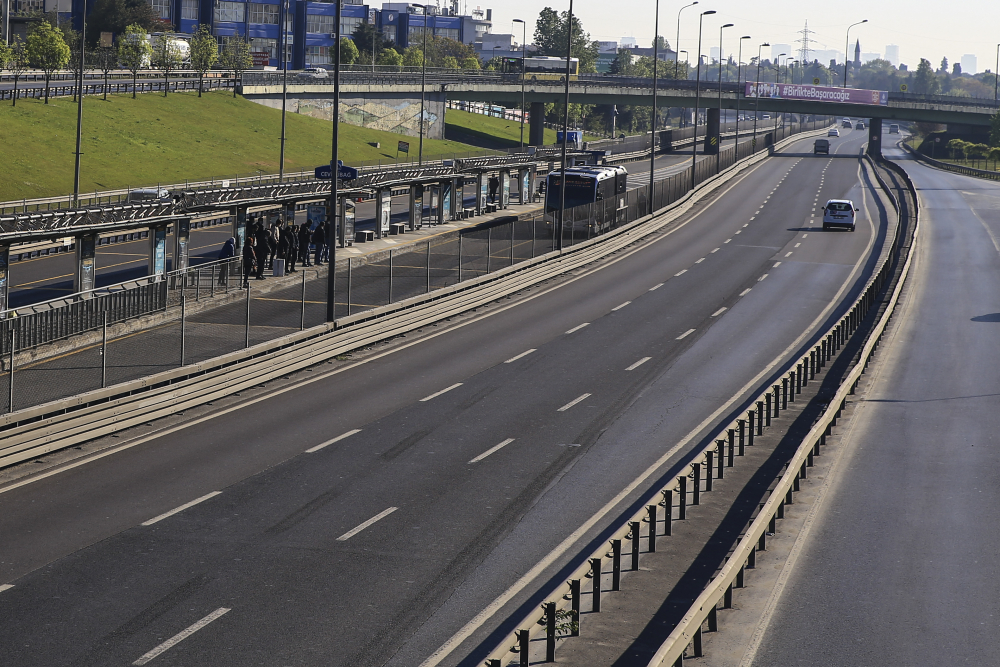 Sokağa çıkma kısıtlamasında yollar boş kaldı 13