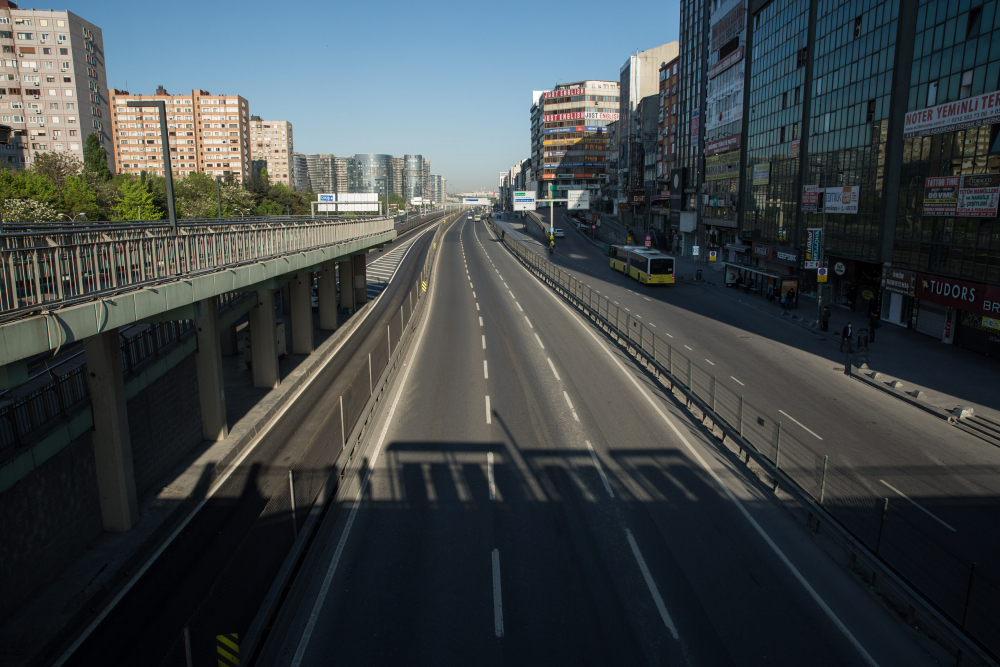 Sokağa çıkma kısıtlamasında yollar boş kaldı 8