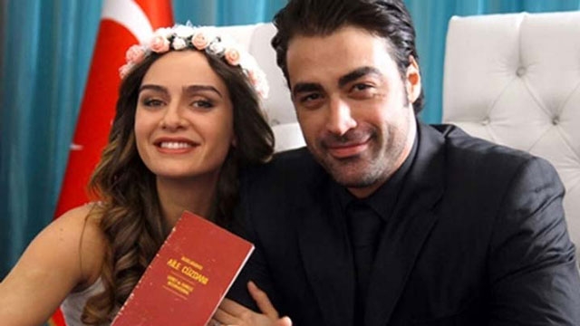 Siyah Beyaz Aşk'ın Oyuncusu Birce Akalay'dan Skandal Hareket 11