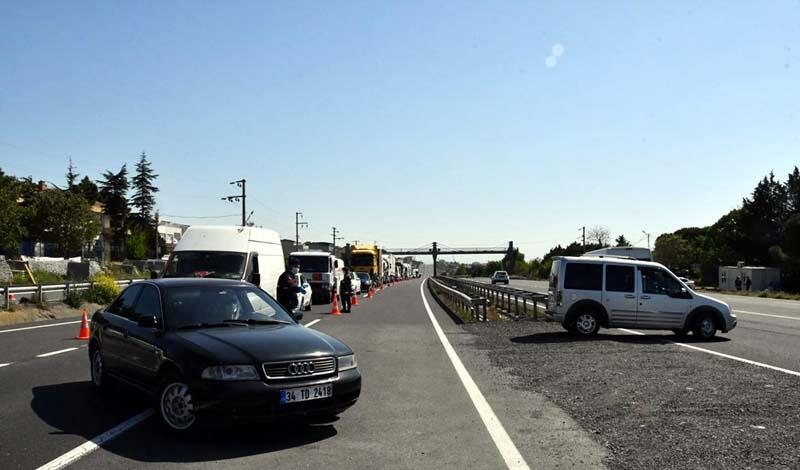 Seyahat kısıtlamasını yanlış anlayan sürücüler teker teker geri döndü 3