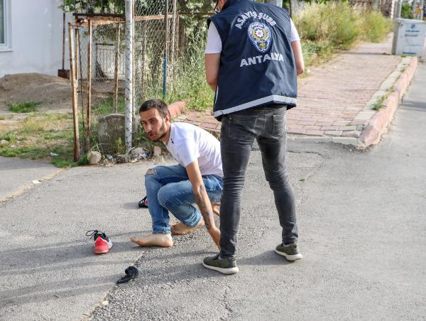 Karantinadan kaçan kişiler ile polis arasında kovalamaca! ''Terörist miyiz, torbacı mıyız'' 3