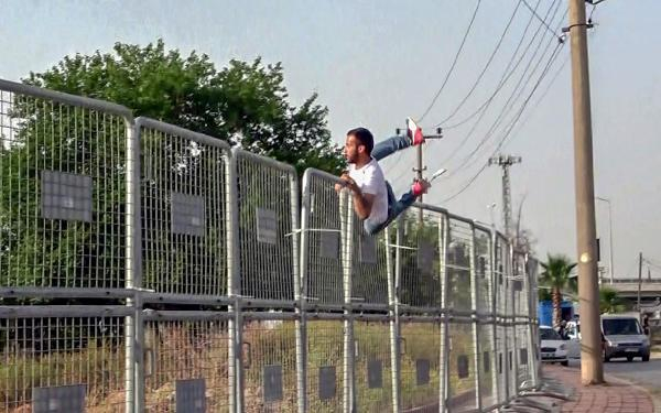 Karantinadan kaçan kişiler ile polis arasında kovalamaca! ''Terörist miyiz, torbacı mıyız'' 5