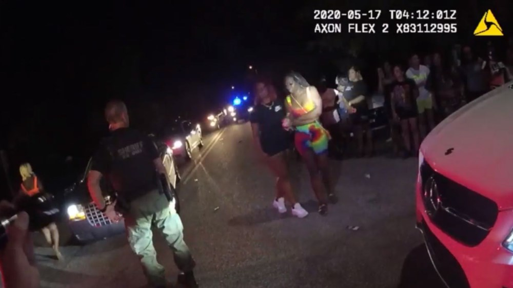 Koronavirüse rağmen düzenlenen sokak partisine polis baskını! 3