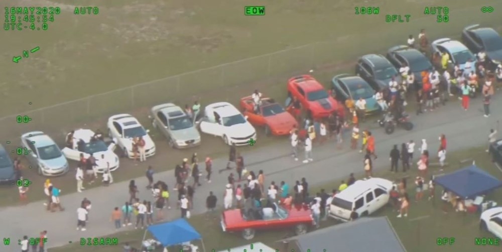 Koronavirüse rağmen düzenlenen sokak partisine polis baskını! 4