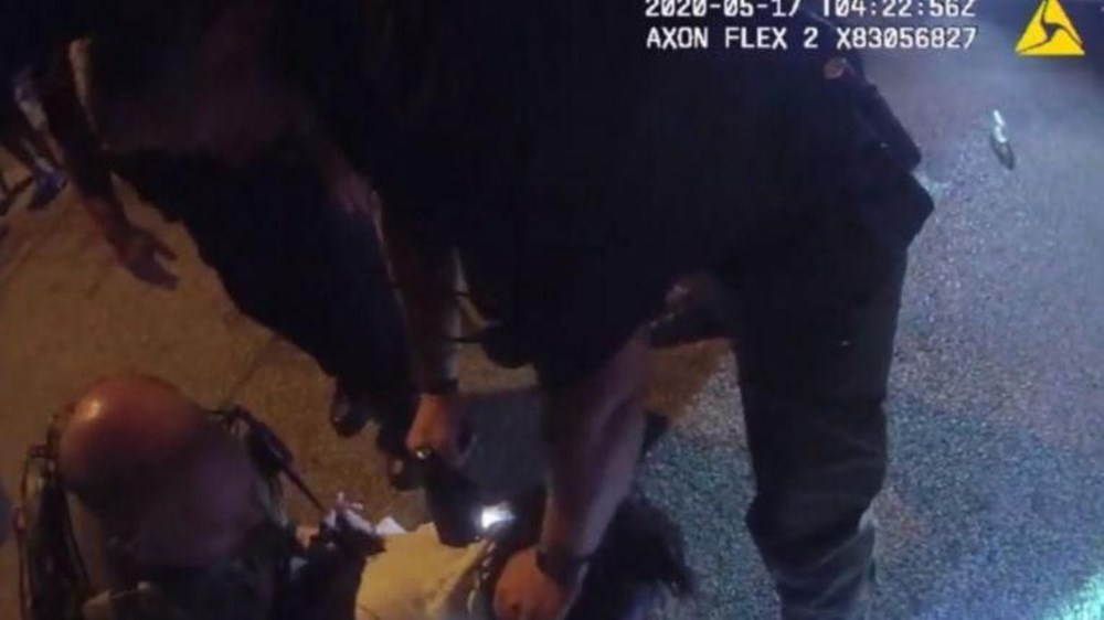 Koronavirüse rağmen düzenlenen sokak partisine polis baskını! 5