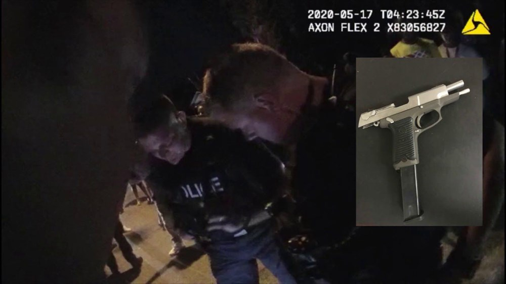 Koronavirüse rağmen düzenlenen sokak partisine polis baskını! 8