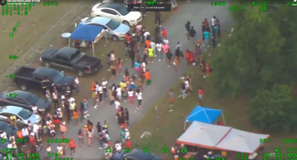 Koronavirüse rağmen düzenlenen sokak partisine polis baskını! 9