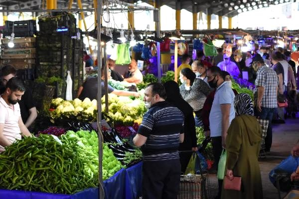 Bursa'dan korkutan manzaralar! Bayram alışverişi koronavirüsü unutturdu 8