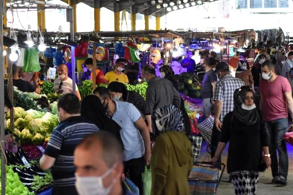 Bursa'dan korkutan manzaralar! Bayram alışverişi koronavirüsü unutturdu 9