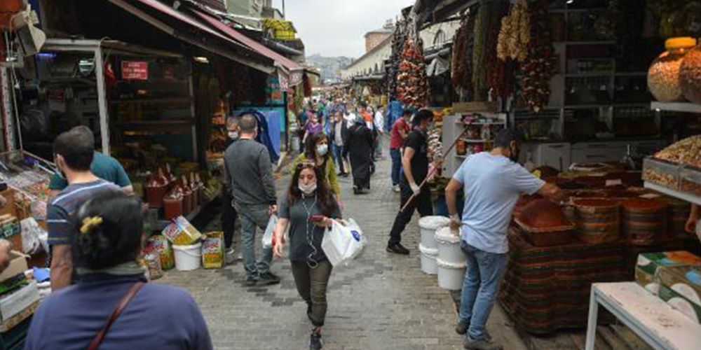 Eminönü bayram alışverişine gelenlerle doldu 11